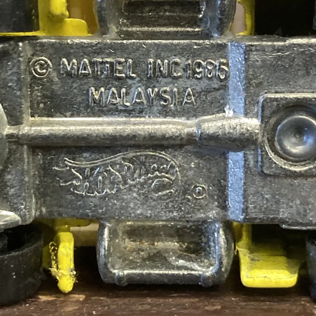 1985 Mattel Inc Hot Wheels Wreckin' Rig Truck, Yellow With Ramp & 1990  Avalanche Resort Guest Services Purple Jeep Image 1++